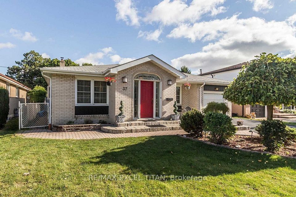 Detached at 37 Braemar Drive, Brampton, ON L6T 2L5, Brampton