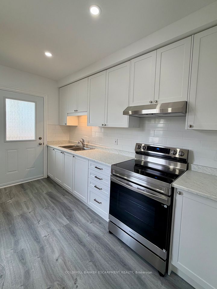 Upper Level at 5 Mill Street Apartment A, Halton Hills, ON L7J 1G8, Halton Hills