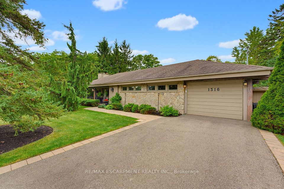 Detached at 1316 Nevarc Drive, Burlington, ON L7R 3X5, Burlington