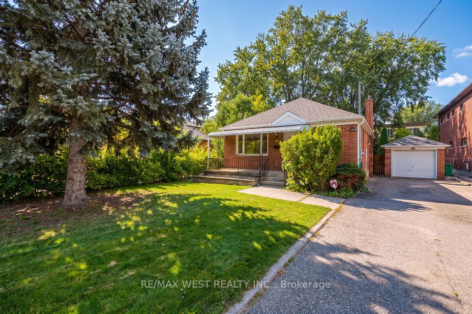 32 Pine Avenue N, Mississauga, ON L5H 2P8 at 32 Pine Avenue N, Mississauga, ON L5H 2P8, Mississauga, ON, L5H 2P8