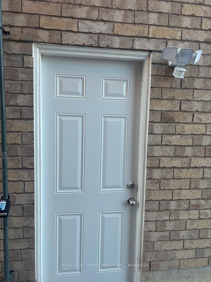 Att/Row/Townhouse at 951 Mctrach Crescent, Milton, ON L9T 1M5, Milton