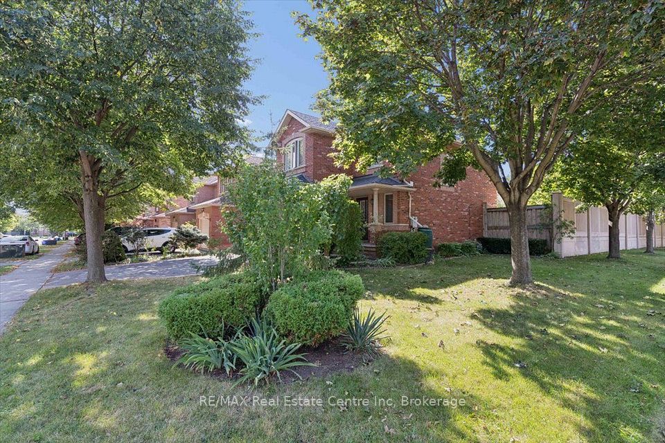 Detached at 2524 Logan Avenue, Oakville, ON L6H 6S2, Oakville