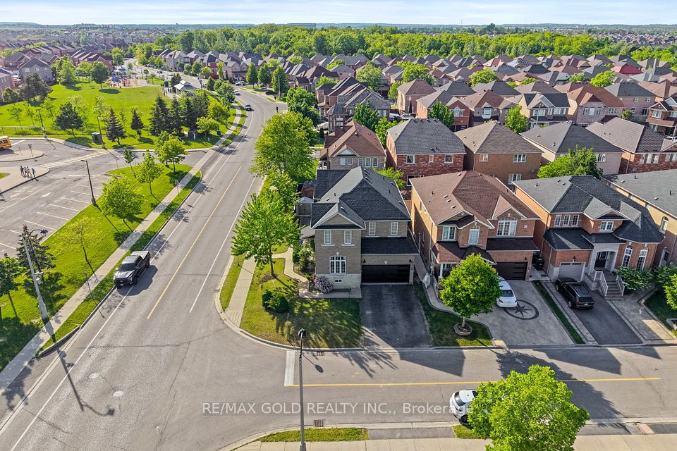 Detached at 261 Mountainash Road, Brampton, ON L6R 3M3, Brampton