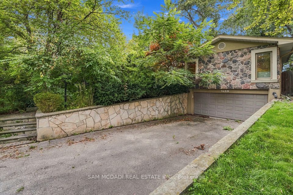 Detached at 1459 Birchwood Drive, Mississauga, ON L5J 1T3, Mississauga