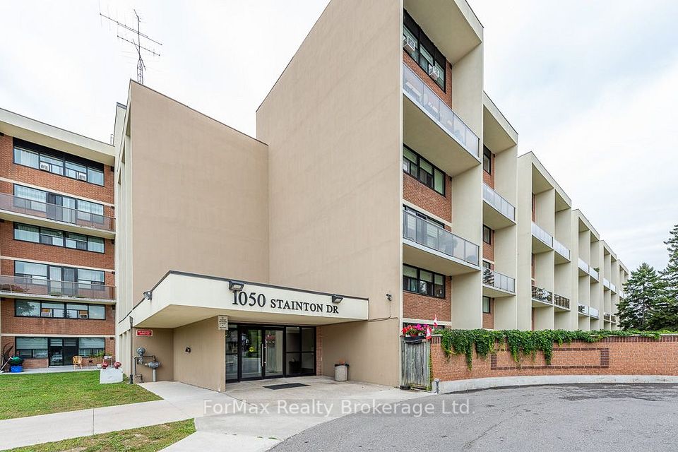 Condo Apartment at 1050 Stainton Drive 124, Mississauga, ON L5C 2T7, Mississauga