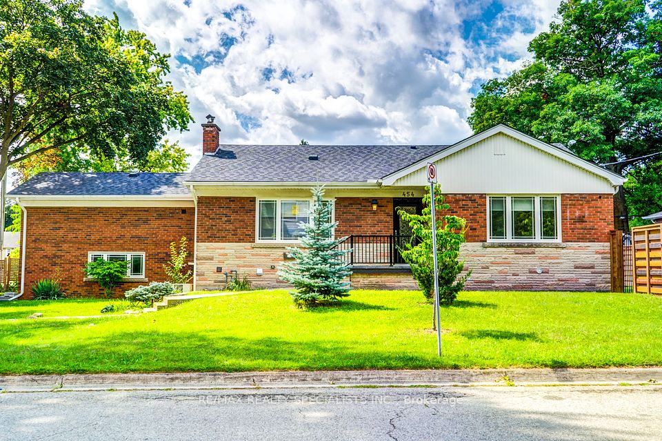 Detached at 454 Mayzel Road Lower, Burlington, ON L7R 3C3, Burlington