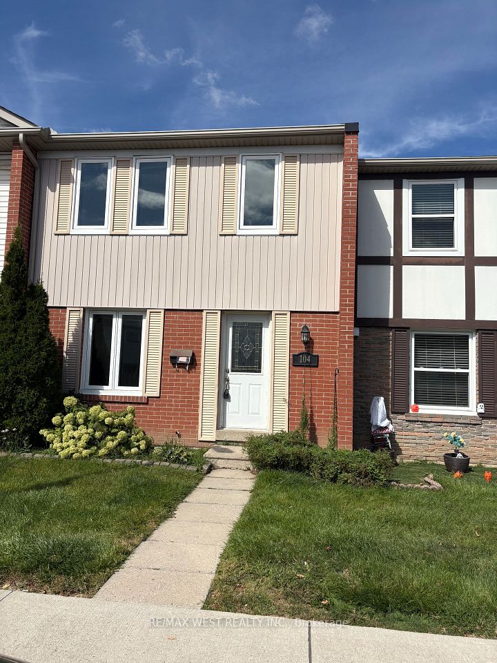 Condo Townhouse at 900 S Central Park Drive 104, Brampton, ON L6S 3J6, Brampton