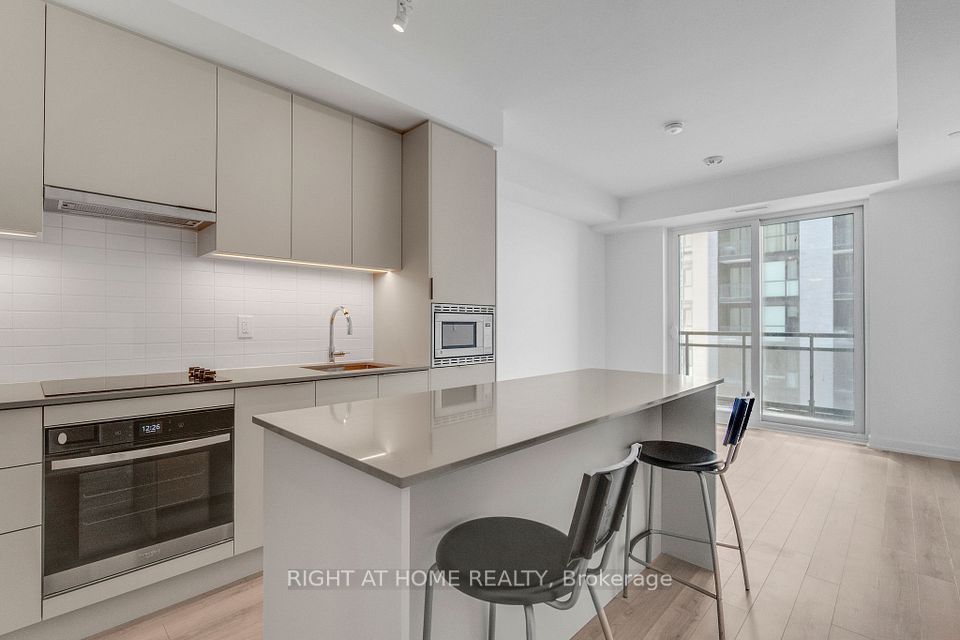 Condo Apartment at 3071 Trafalgar Road 902, Oakville, ON L6H 8C6, Oakville