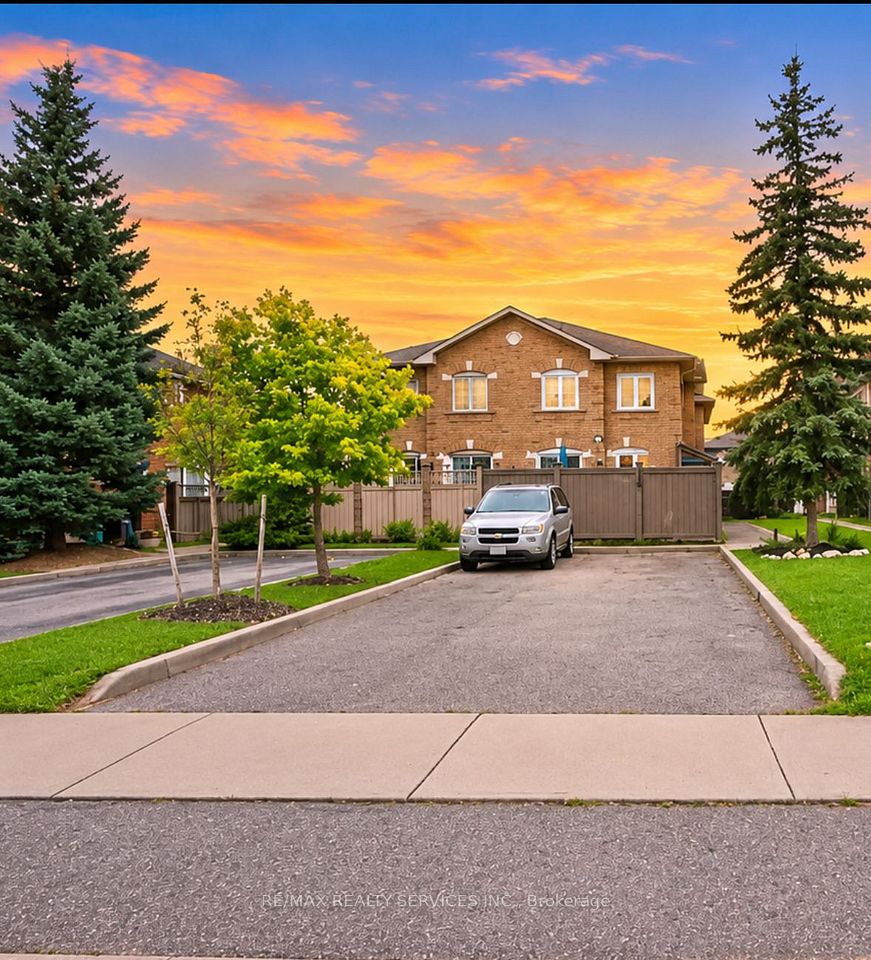 Att/Row/Townhouse at 121 Pressed Brick Drive, Brampton, ON L6V 4K5, Brampton