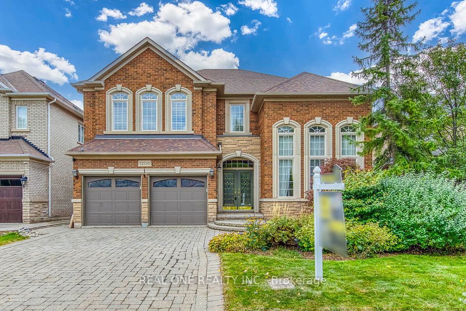 Detached at 1206 Lindenrock Drive, Oakville, ON L6H 6T4, Oakville