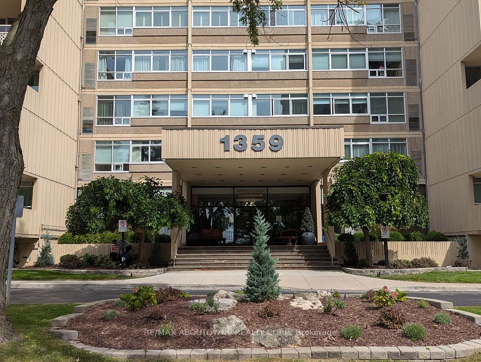 Condo Apartment at 1359 White Oaks Boulevard 306, Oakville, ON L6H 2R8, Oakville
