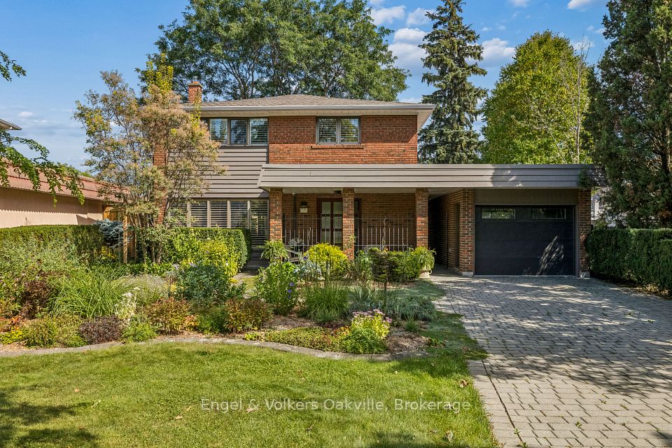 Detached at 1170 Conyers Crescent, Mississauga, ON L5C 1K1, Mississauga
