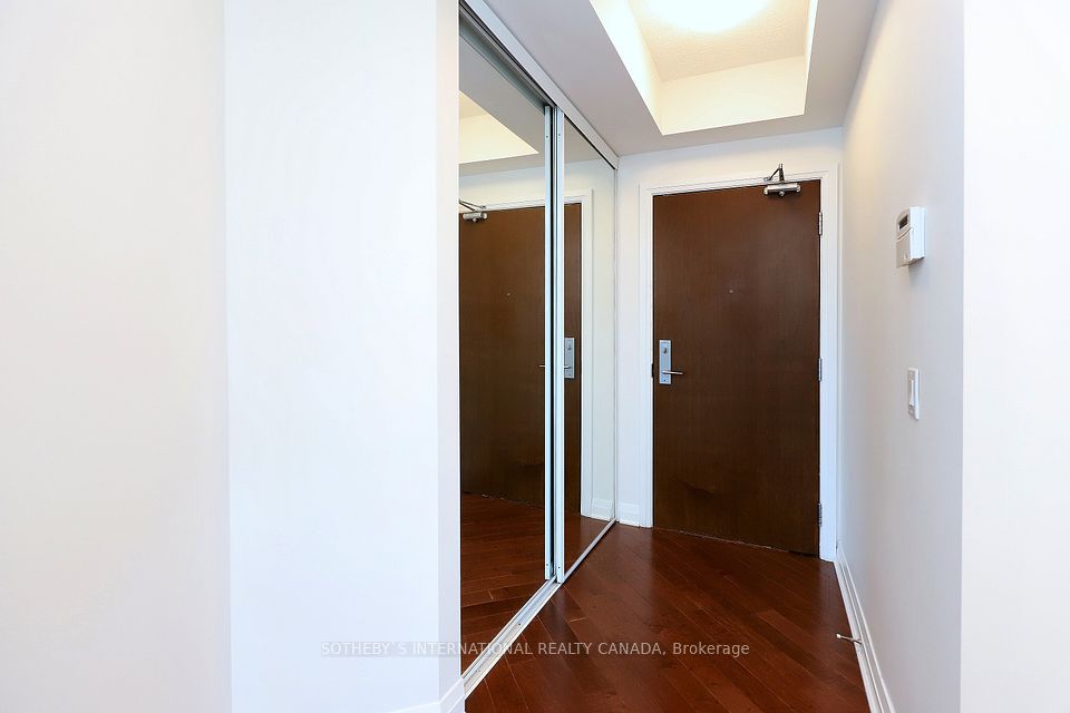 Condo Apartment at 1055 Southdown Road 705, Mississauga, ON L5J 0A3, Mississauga