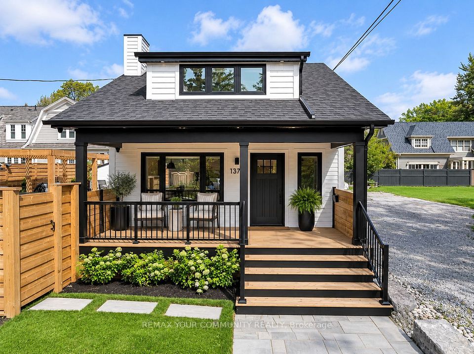 Detached at 1379 Caroline Street, Burlington, ON L7S 1H5, Burlington