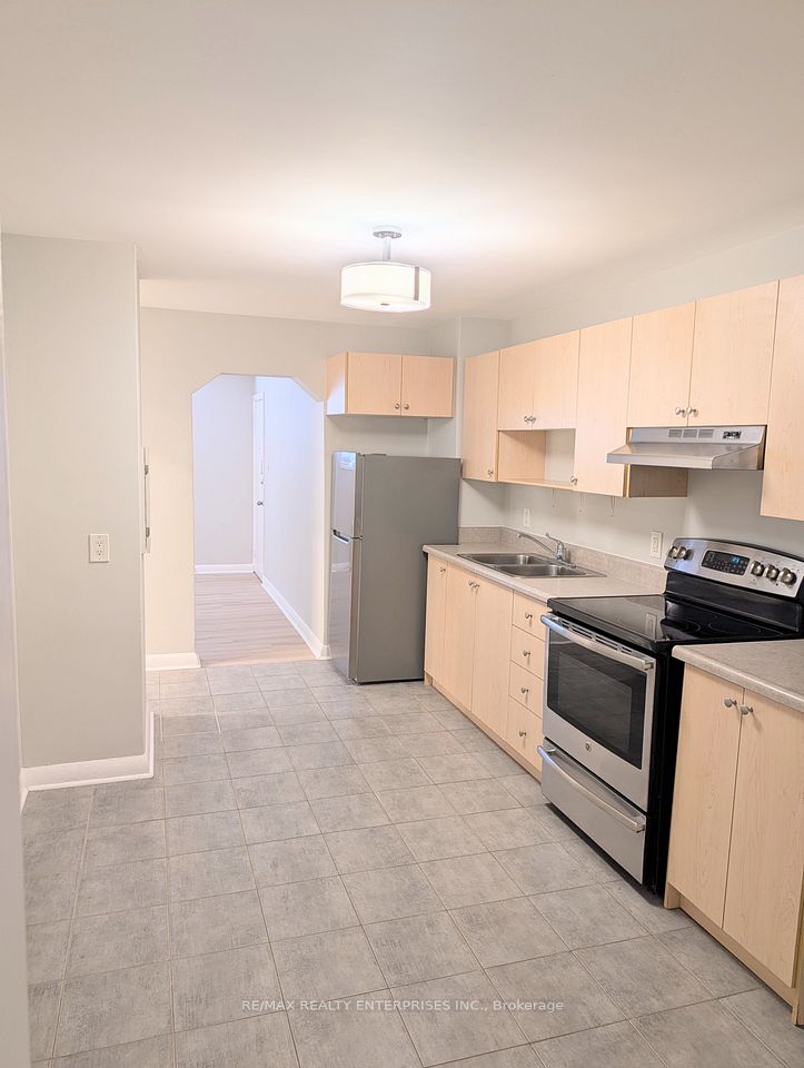 Multiplex at 22 Peter Street S Apt 1, Mississauga, ON L5H 2G2, Mississauga
