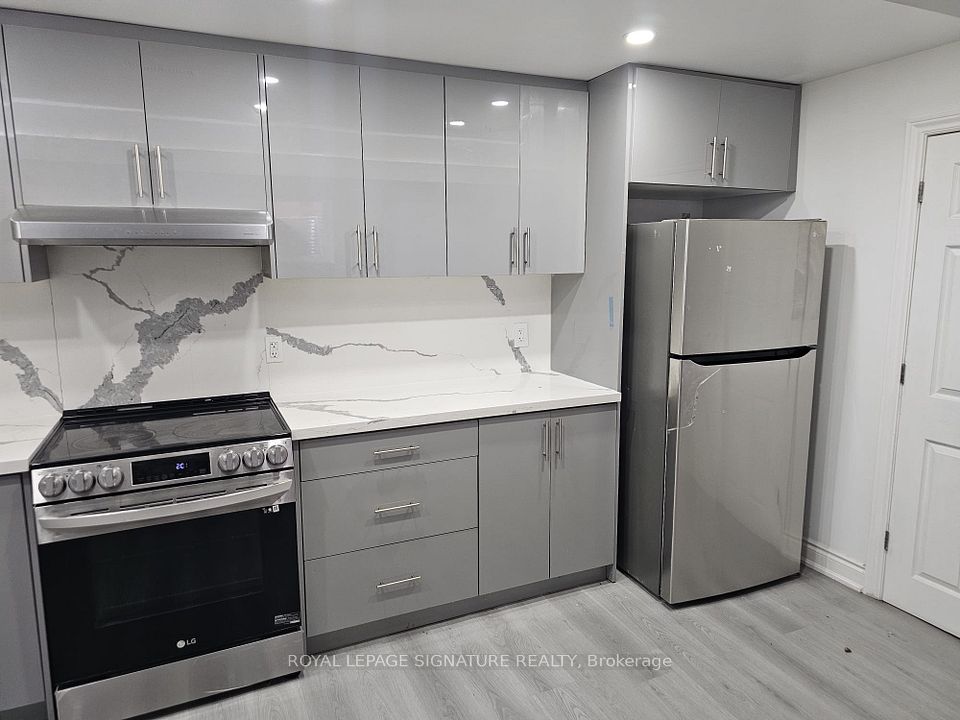 Detached at 7590 Saint Barbara Boulevard, Mississauga, ON L5W 0B7, Mississauga