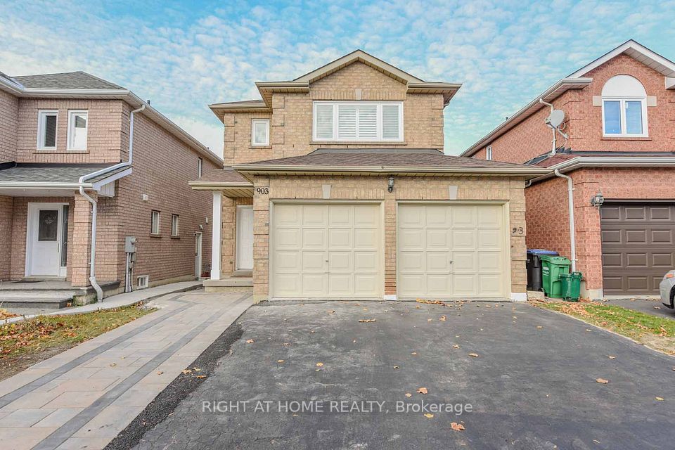 Detached at 903 Blyleven Boulevard, Mississauga, ON L5V 2J3, Mississauga