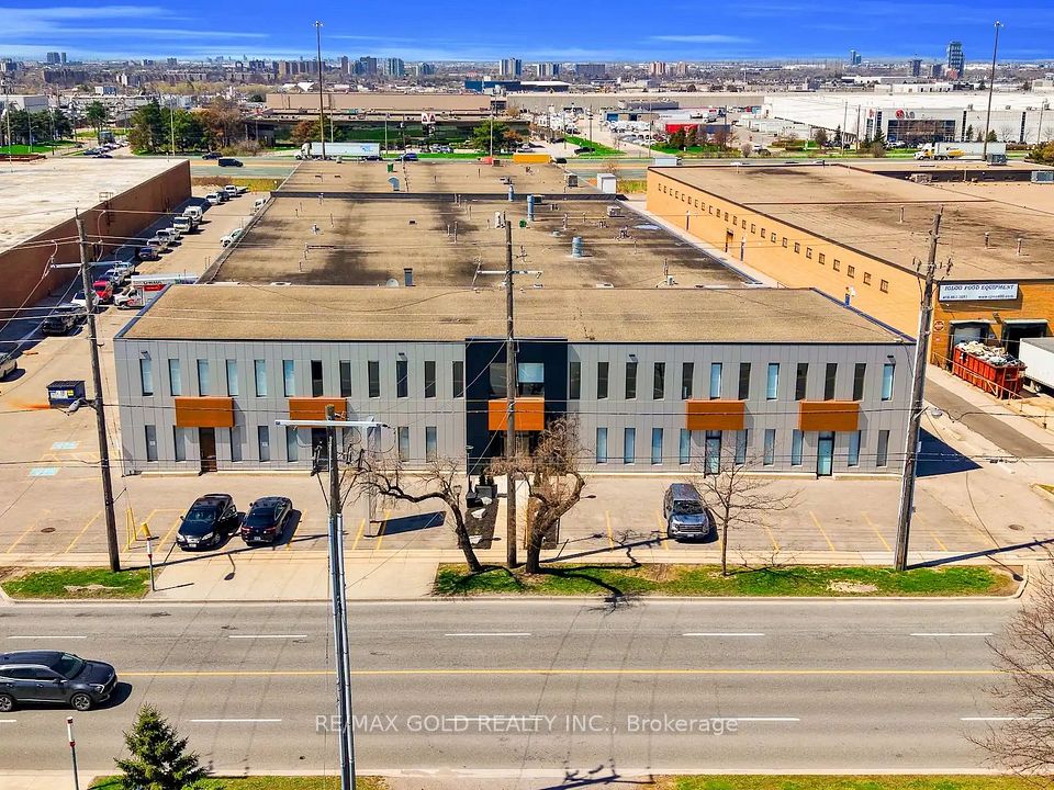 120 Norfinch Drive 8, Toronto, ON M3N 1X3
