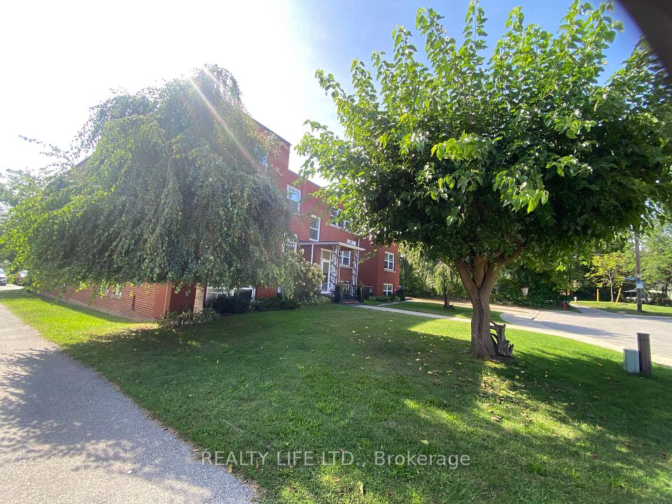2124 Harris Crescent, Burlington, ON L7R 1G4