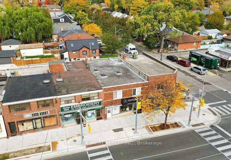 708 The Queensway, Toronto, ON M8Y 1L3