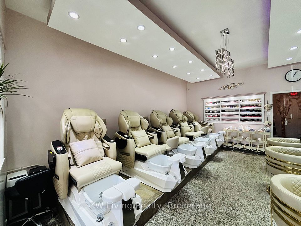 422 Wilson Avenue, Toronto, ON M3H 1S9