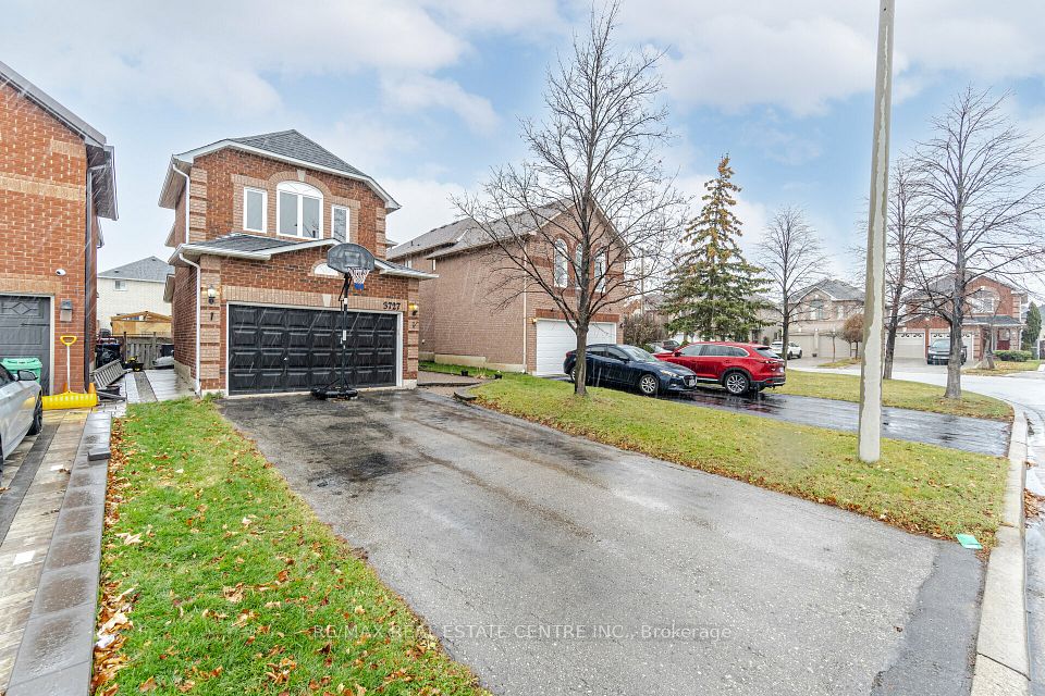 Detached at 3727 Althorpe Circle, Mississauga, ON L5N 7G5, Mississauga