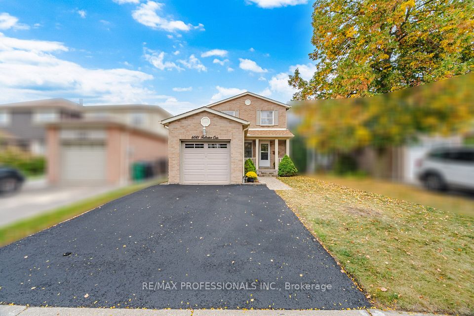 Detached at 6081 Fullerton Crescent, Mississauga, ON L5N 3A3, Mississauga