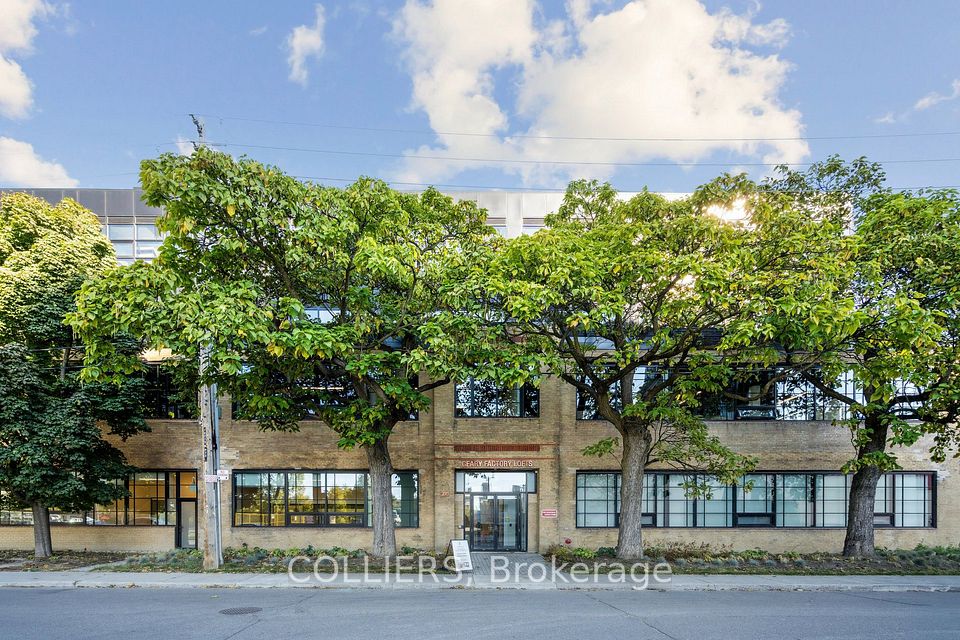 300 Geary Avenue 305, Toronto, ON M6H 2C5