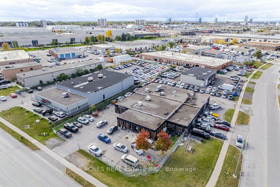 26 Bramsteele Road, Brampton, ON L6W 1B3