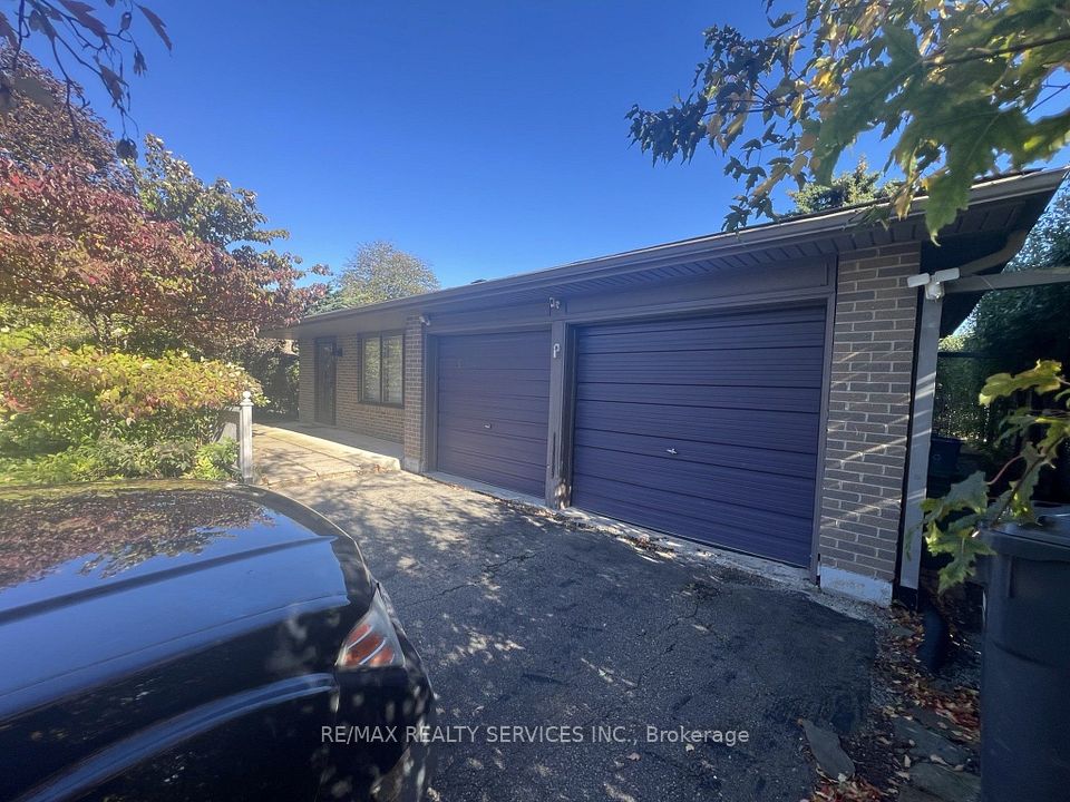 Detached at 39 Golf View Drive, Brampton, ON L6W 1A4, Brampton