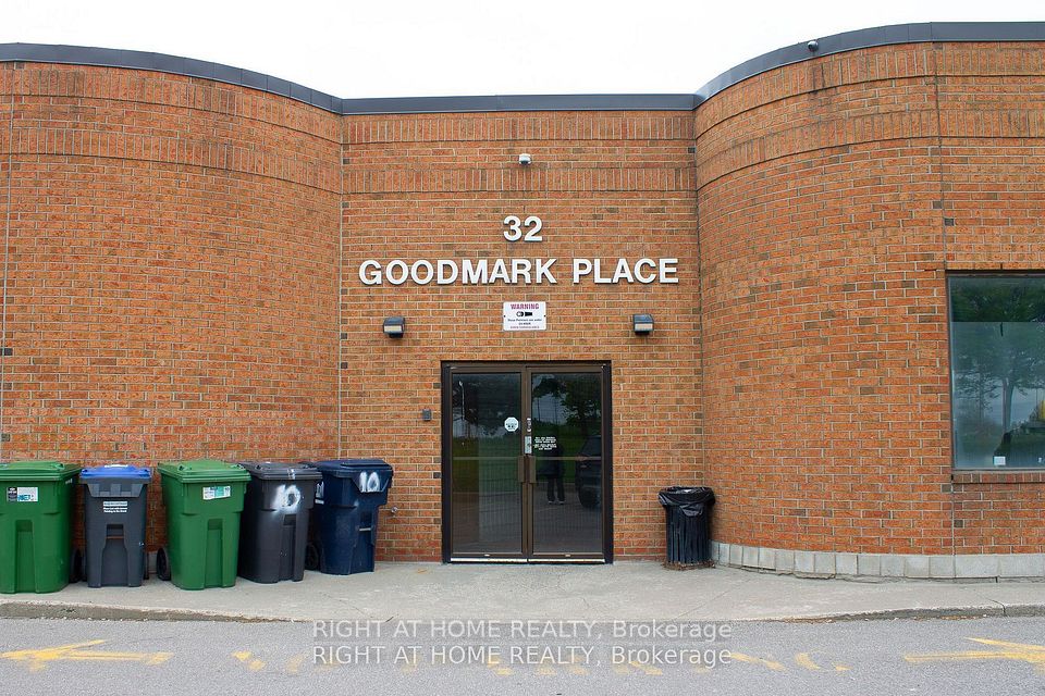 32 Goodmark Place 18, Toronto, ON M9W 6J4