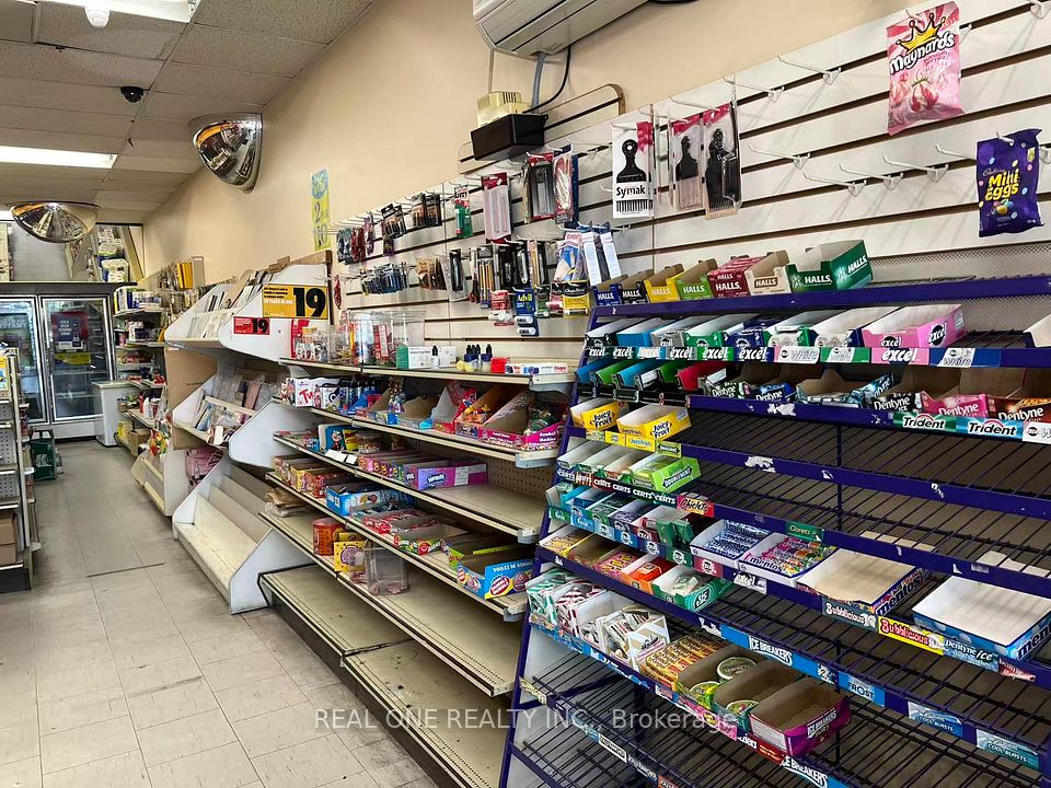 235 Dixon Road 4, Toronto, ON M9P 2M5