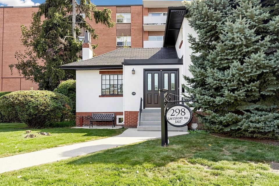 298 Lakeshore Road, Mississauga, ON L5G 1H2