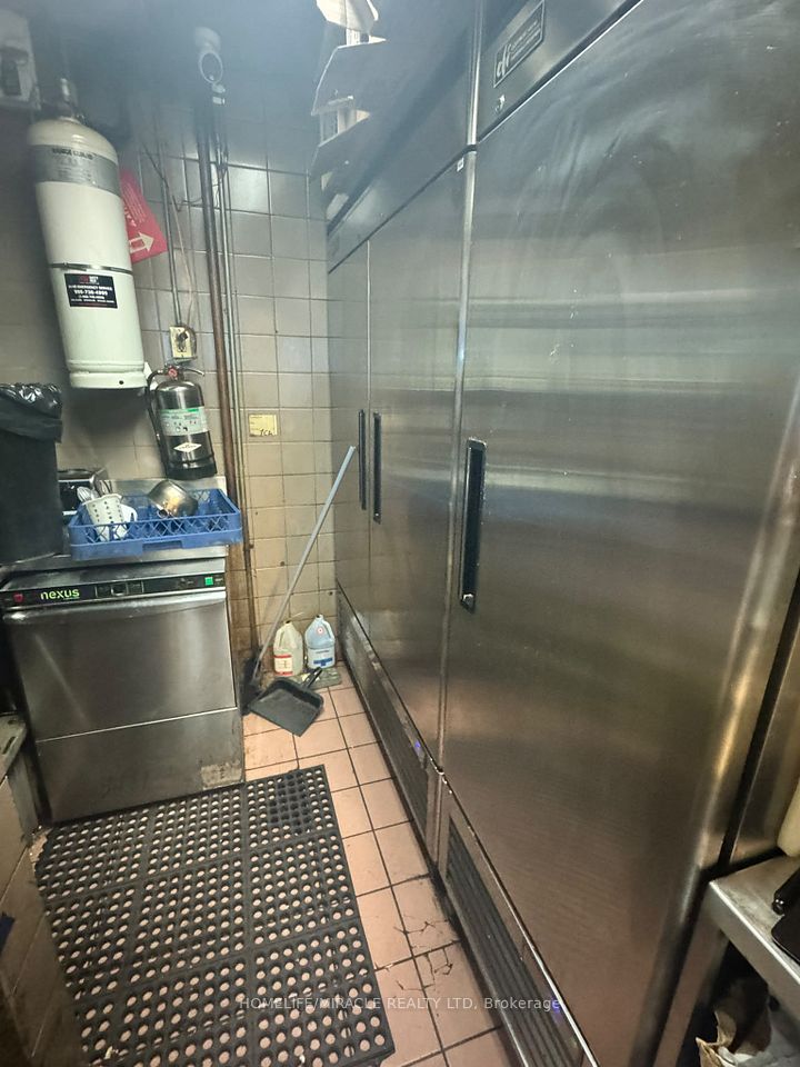165 The Queensway, Toronto, ON M8Y 1H8