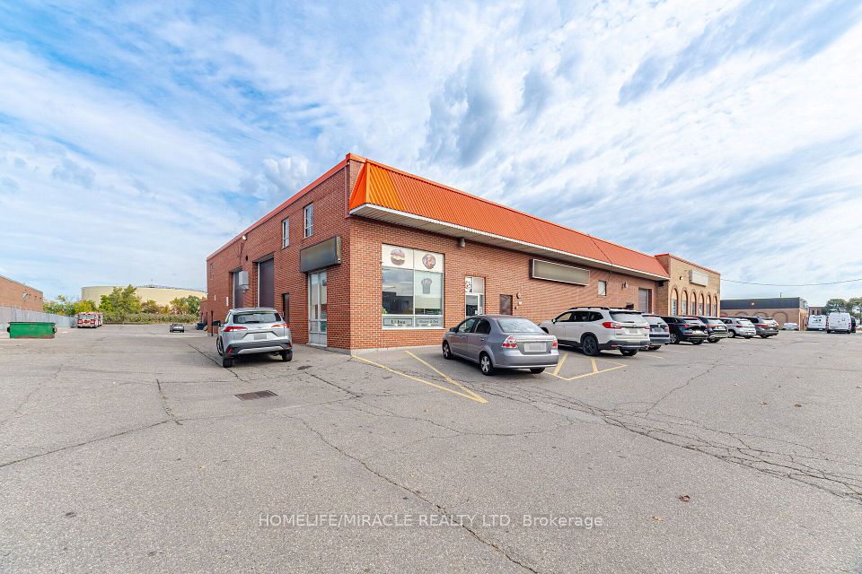 240 Clarence Street 1, Brampton, ON L6W 1T4