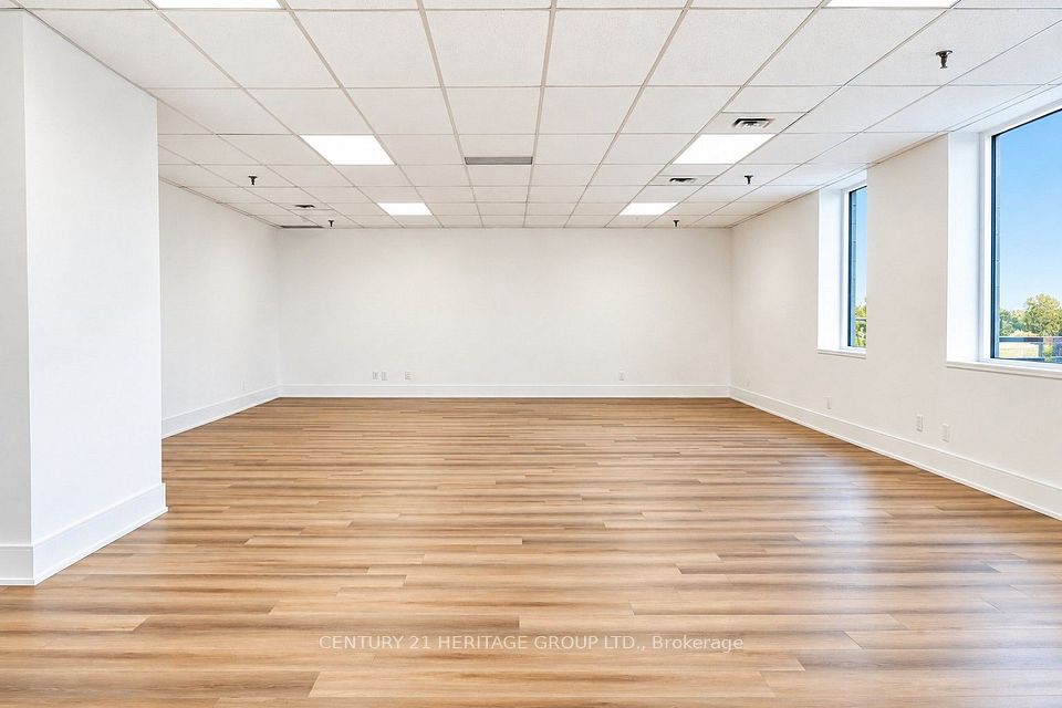 4544 Dufferin Street 204, Toronto, ON M3H 5X2