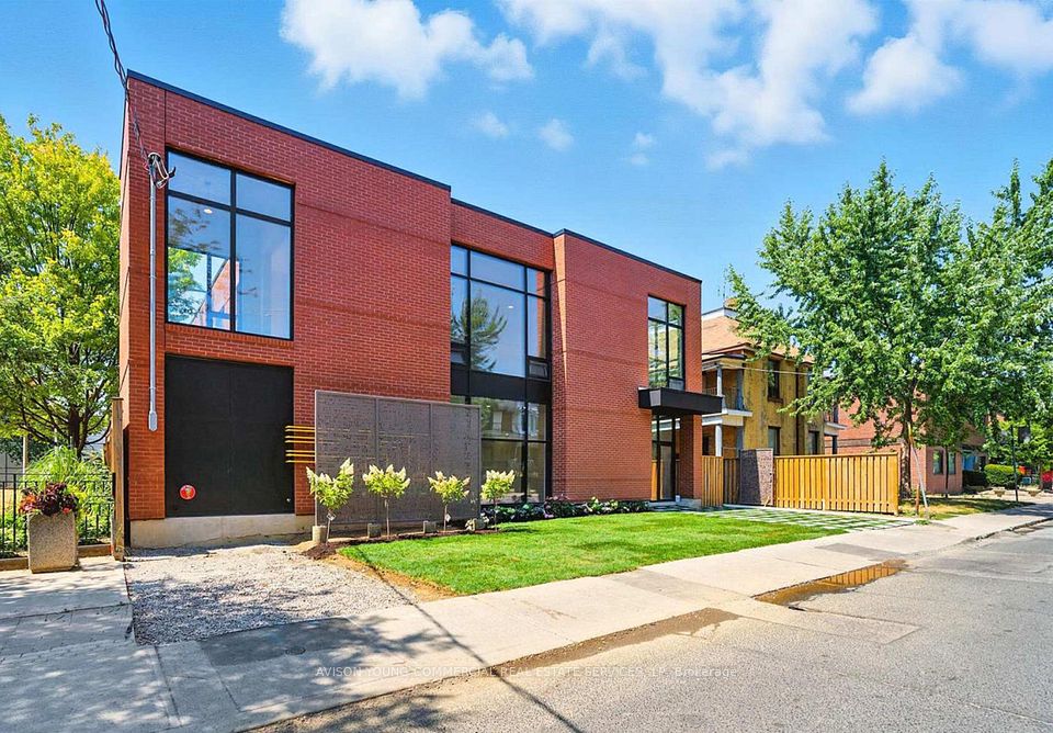 170 Perth Avenue 1, Toronto, ON M6P 3X5