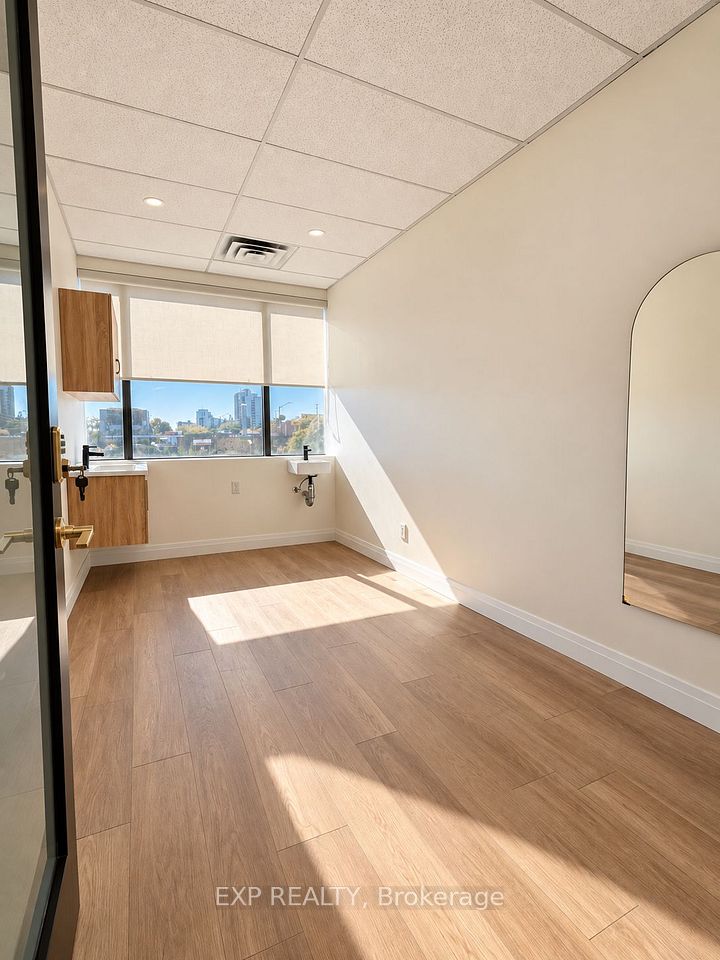 1090 Dundas Street E 203, Mississauga, ON L4Y 2B8