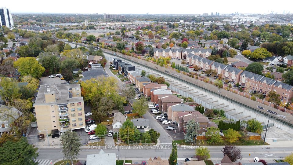 4 King George Road, Toronto, ON M9N 2C1