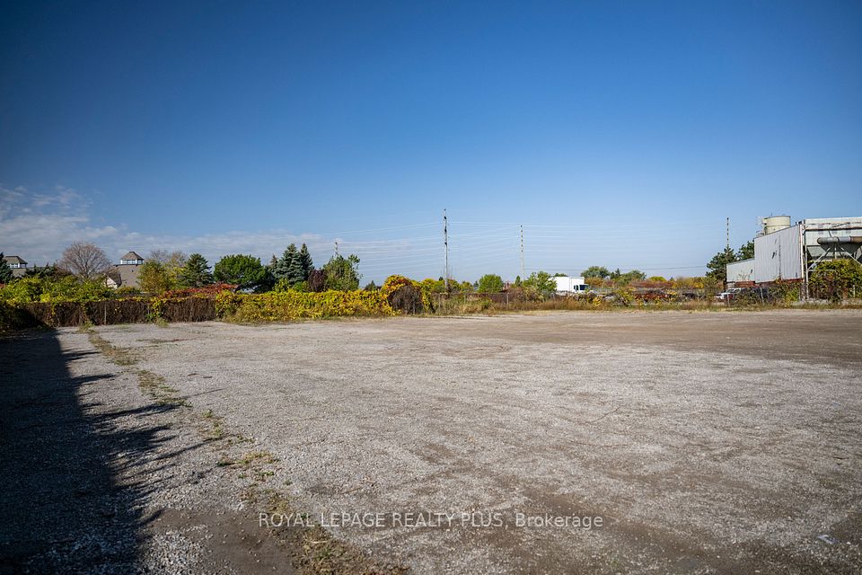 1810 Ironstone Drive, Burlington, ON L7L 5V3