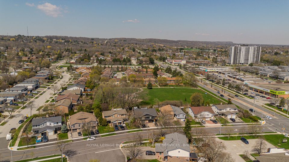 Att/Row/Townhouse at 1402 Almonte Drive, Burlington, ON L7P 0V8, Burlington