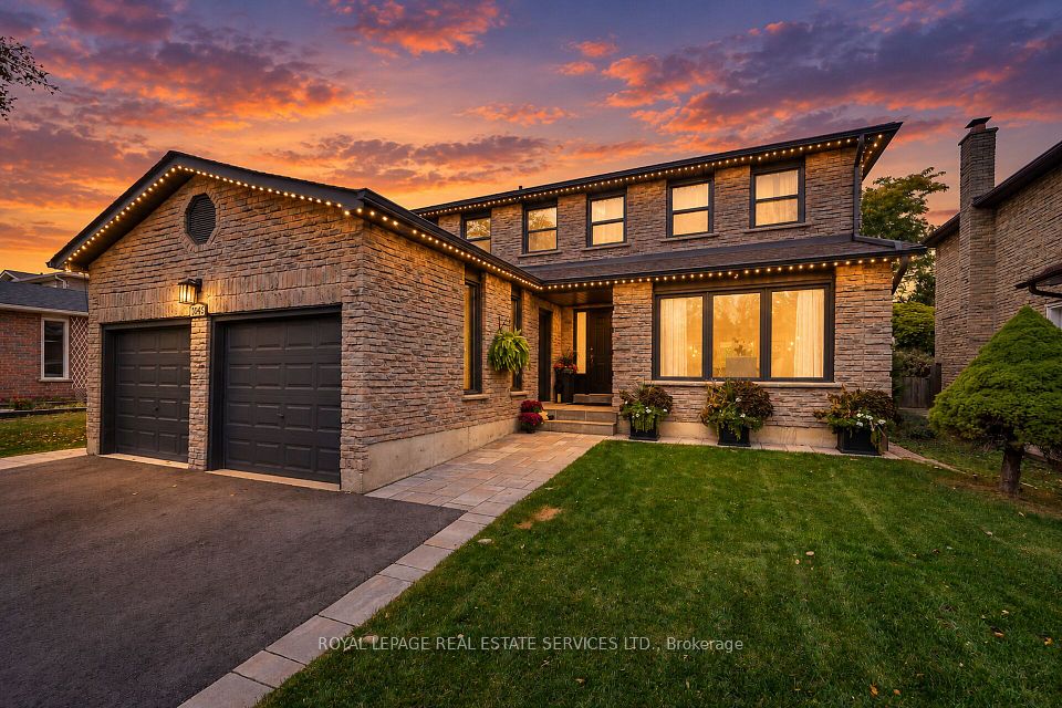 Detached at 1045 Mannington Lane, Mississauga, ON L4W 3X6, Mississauga