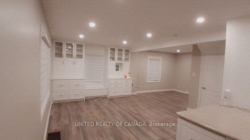790 The Queensway, Toronto, ON M8Z 1N5
