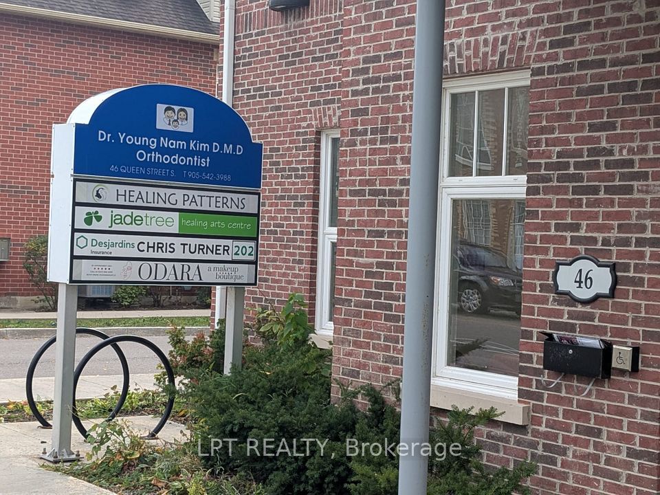 46 Queen Street S 302, Mississauga, ON L5M 1K4