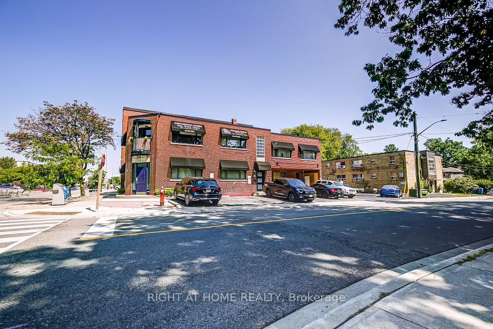 181 Lakeshore Road E, Mississauga, ON L5G 1G2