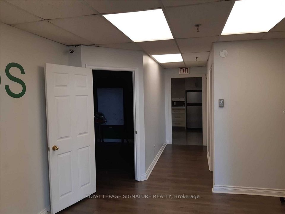 37 Kodiak Crescent 11, Toronto, ON M3J 3E5
