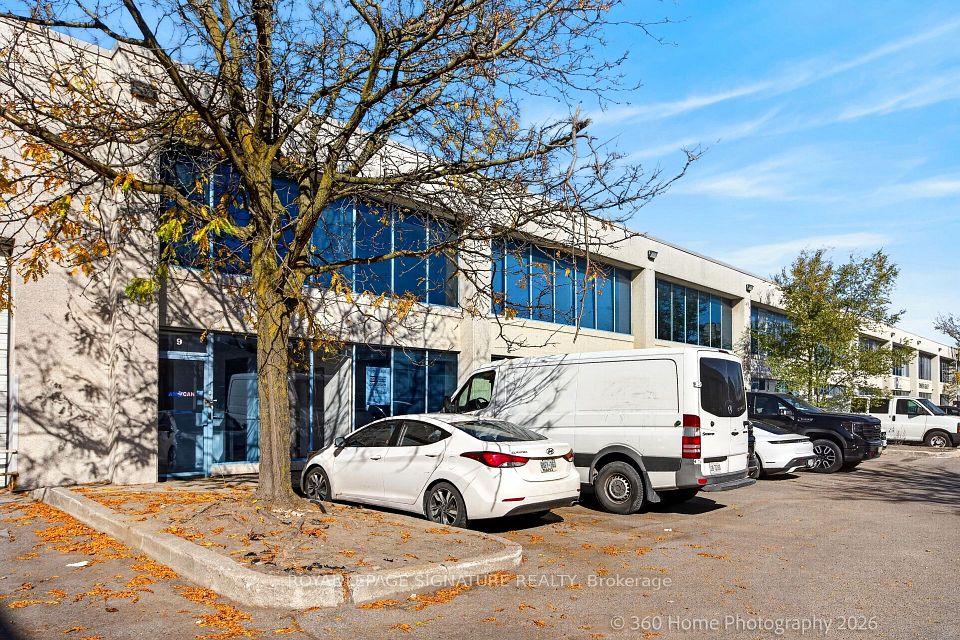 130 Industry Street 9, Toronto, ON M6M 5G3