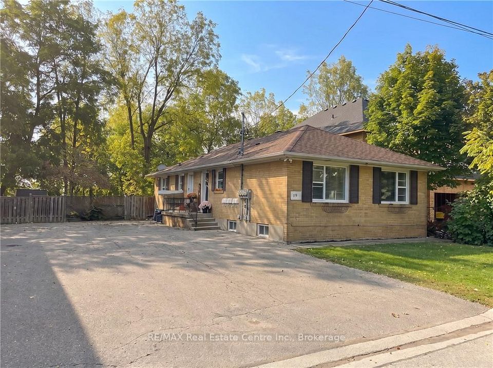 17 Academy Road, Halton Hills, ON L7G 3N7 at 17 Academy Road, Halton Hills, ON L7G 3N7, Halton Hills, ON, L7G 3N7