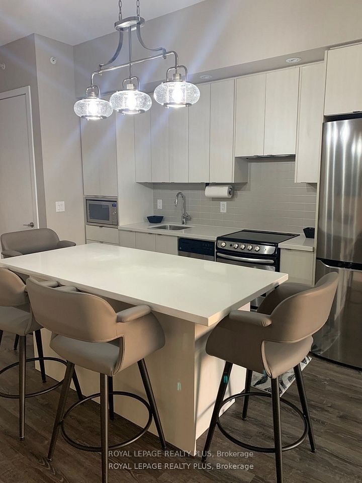457 Plains Road E 403, Burlington, ON L7T 0B8 5