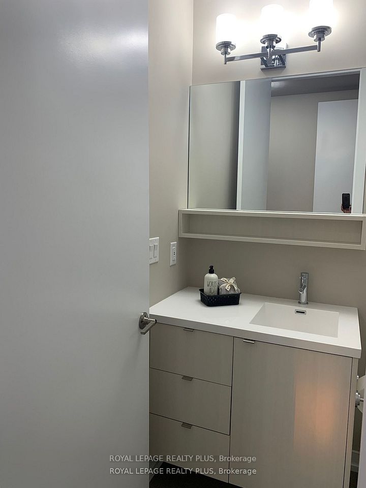 457 Plains Road E 403, Burlington, ON L7T 0B8 14
